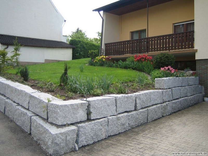 Granit Schlesien hellgrau bis mittelgrau