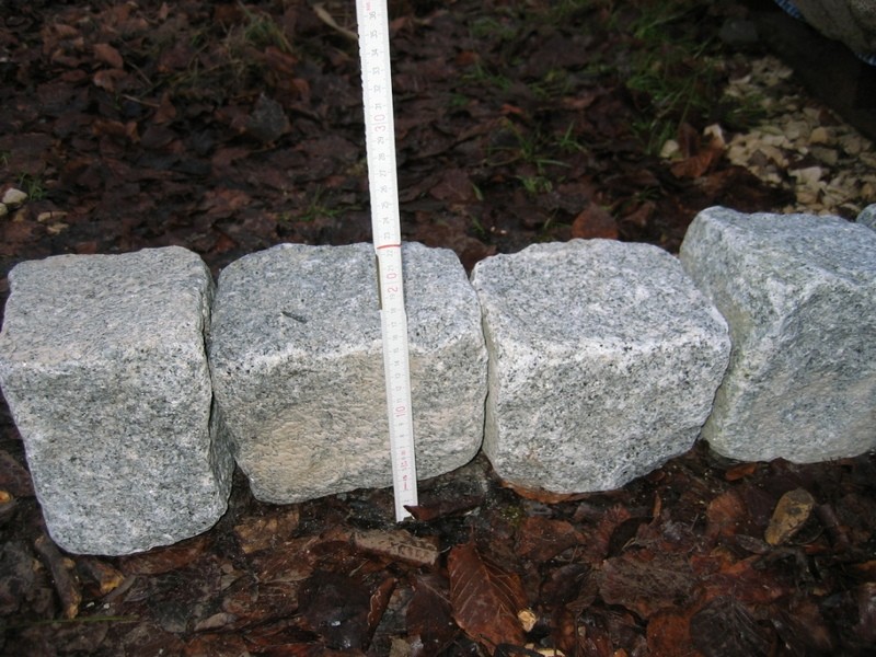 Granit Schlesien hellgrau bis mittelgrau