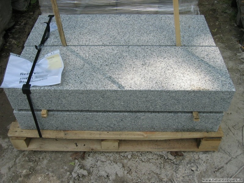 Granit Schlesien hellgrau bis mittelgrau